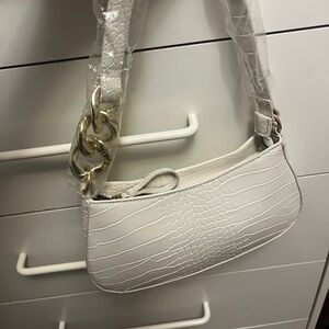 Elegant White Croc-Embossed Shoulder Bag